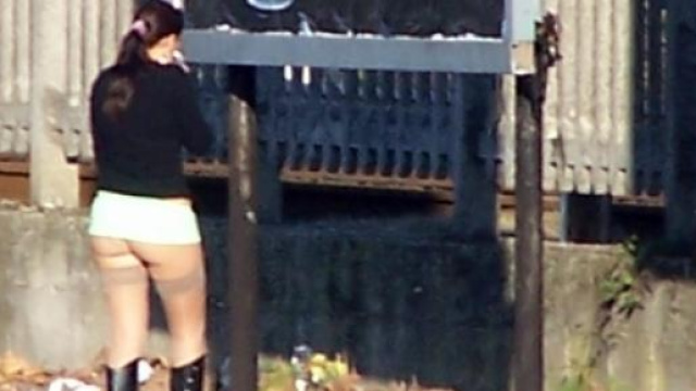 Roma, via Salaria, prostitute in attesa di clienti