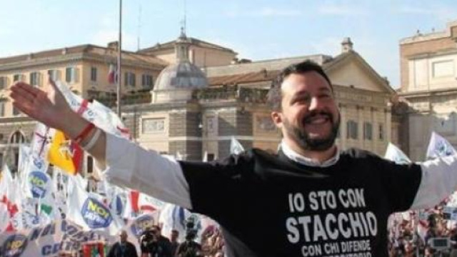 Salvini dichiara guerra a Renzi