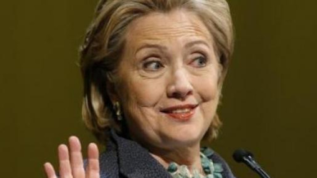 Hillary Clinton alle prese con l'Emailgate