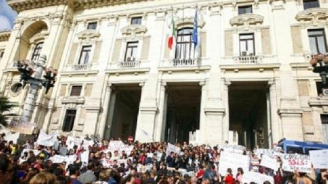 Riforma scuola, stipendi docenti e assunzioni