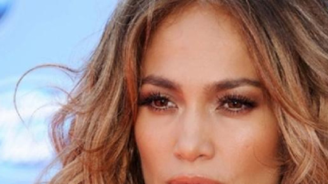 Capelli lunghi animati dall'effetto messy