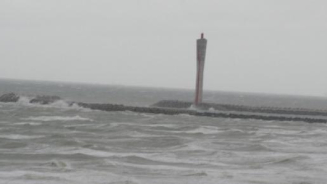 Mar&eacute;e de temp&ecirc;te &agrave; Ostende (Photo (c) R. Genicot)