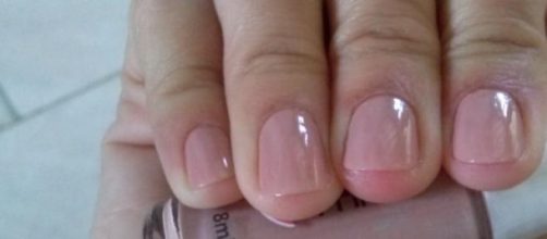 Unhas saud&aacute;veis sem neuroses de quando pintar