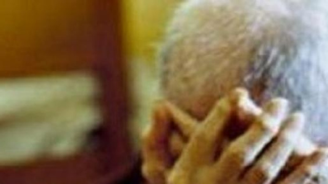 Anziano di ottantadue anni massacrato di botte