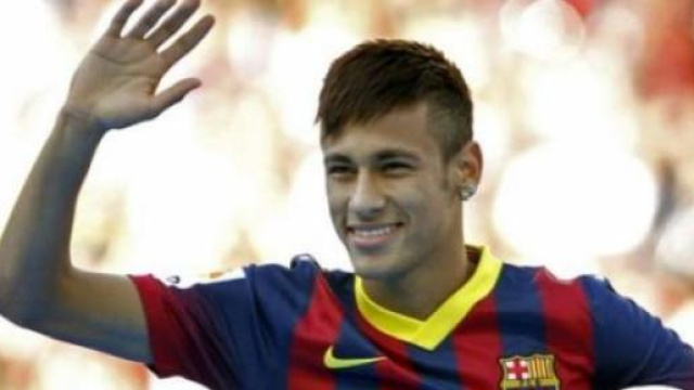 Neymar saluta il pubblico