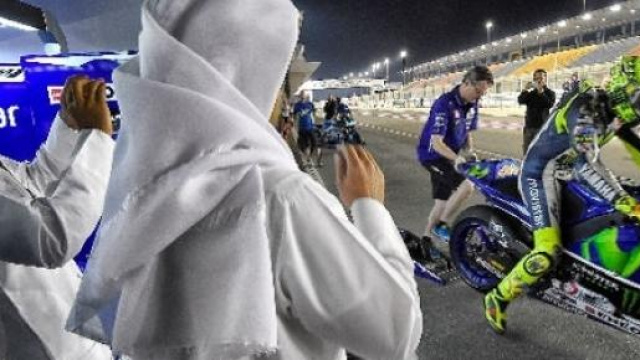 Valentino Rossi esce dai box