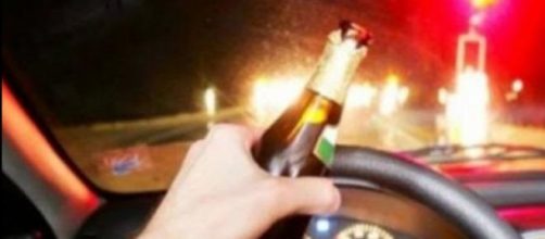 Motoristas bebem e dirigem