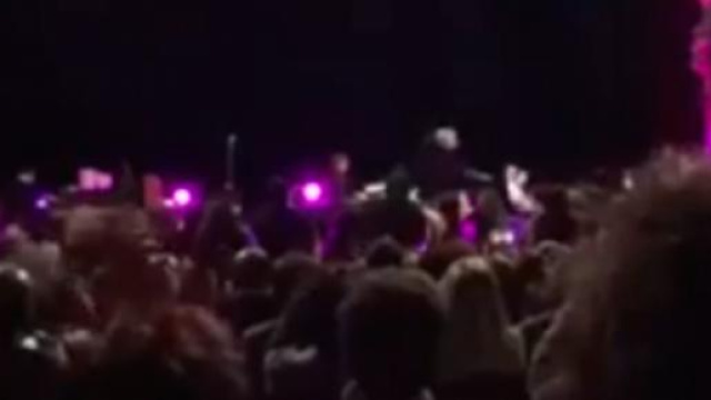 Un fermo immagine della caduta