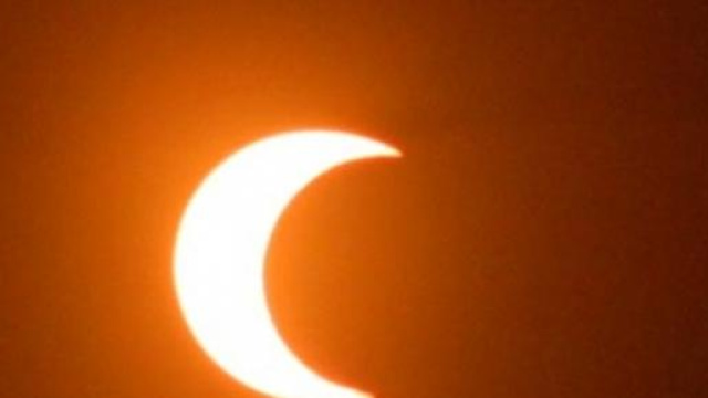 Eclissi parziale di sole.