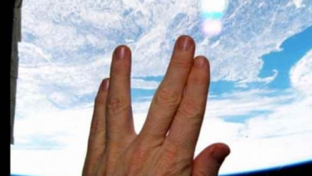 Terry Virts lo saluta dalla ISS.