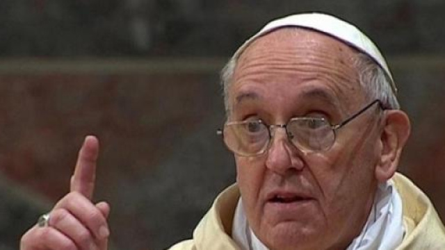 Papa Francesco toglie la porpora a O'Brien