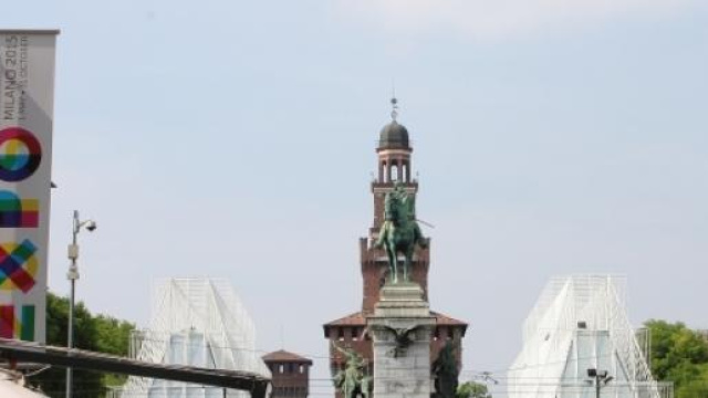 Un'immagine di Milano, piazza Castello