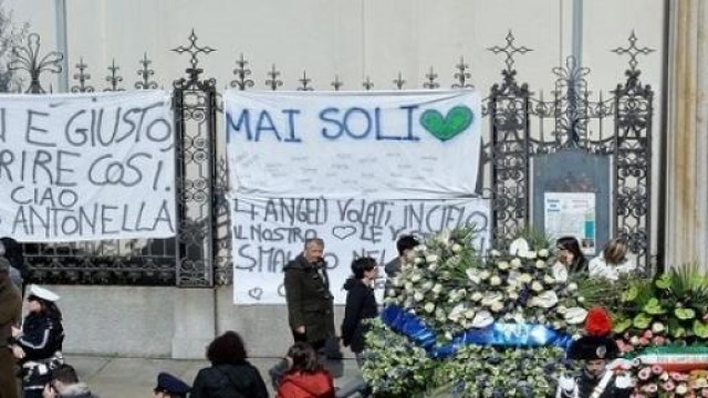 L'addio alle vittime dell'attentato a Tunisi