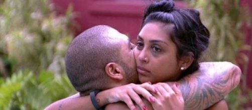 Amanda fica nervosa por n&atilde;o ter rela&ccedil;&otilde;es &iacute;ntimas