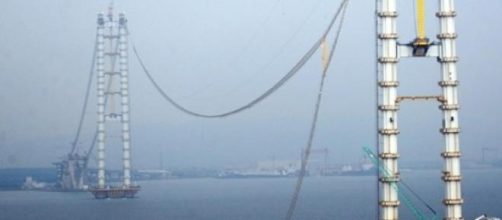 Puente flotante objeto de la noticia