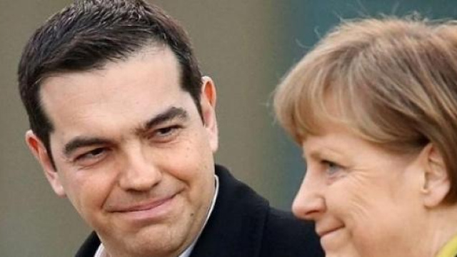 Il sorriso tra Merkel e Tsipras