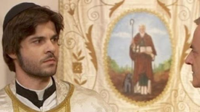 Don Celso rivela l'identit&agrave; di Gonzalo