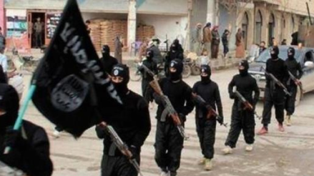 Parata dei sostenitori dello Stato Islamico.