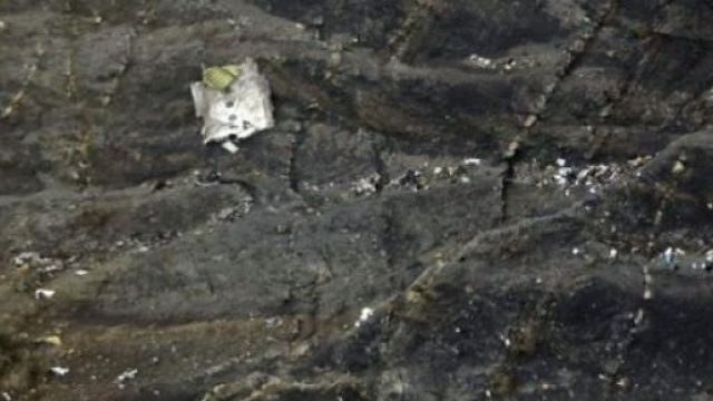 Airbus A320, oltre la scatola nera pochi resti.