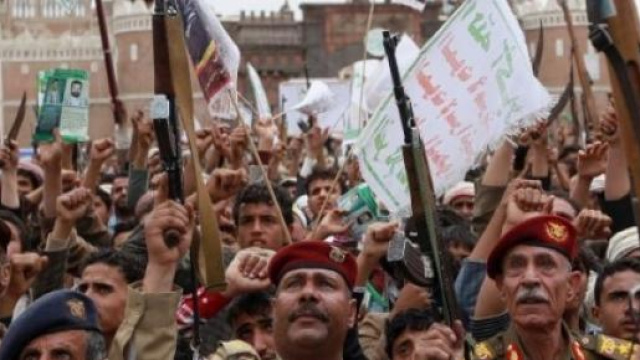 Manifestazione di miliziani Houthi a Sanaa