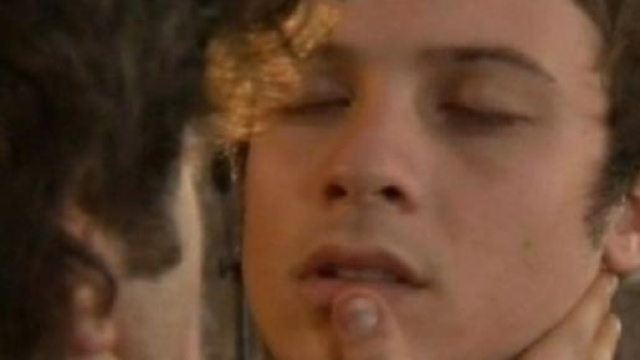 Sandro Ferri scopre di essere gay?