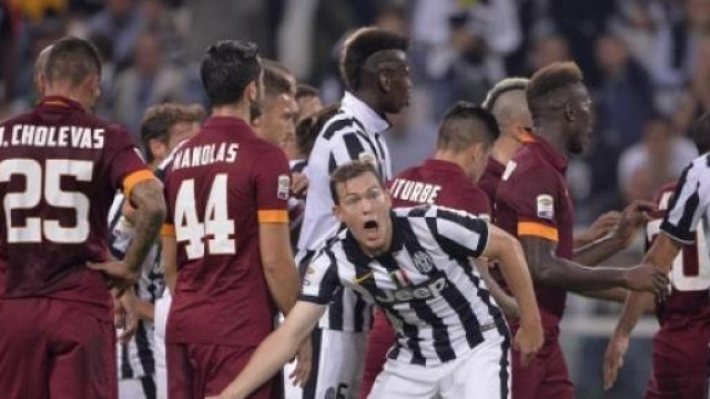 un episodio di gioco in Juve-Roma