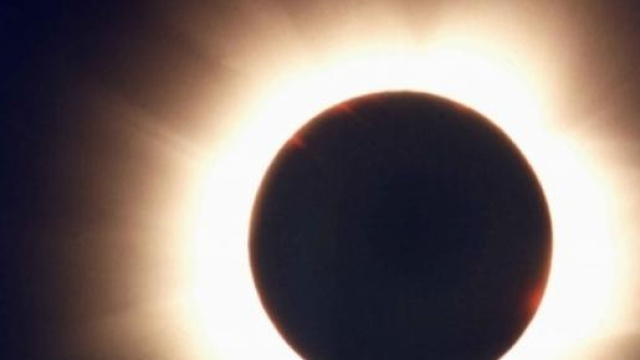 Una eclissi totale di sole