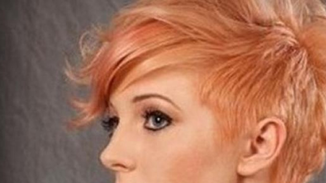 3) Tagli capelli corti con ciuffo pi&ugrave; lungo 