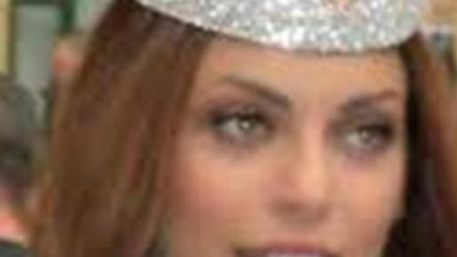 Miriam Leone conquista con La dama velata e 1992.