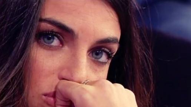 Nicole difesa da sua madre, Mariano e la dedica