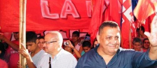 el maestro Luis en una marcha con MILES