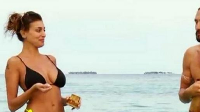 Cristina Buccino all'Isola dei Famosi con Alex 