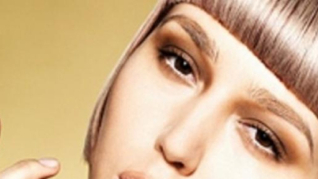 Taglio capelli corto e bicolore
