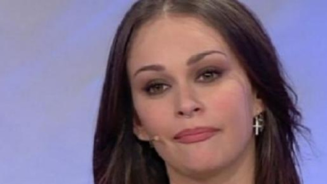 Gianluca interrompe l'esterna di Valentina