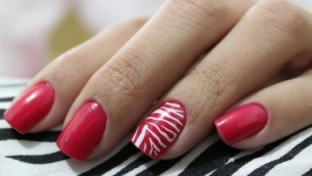 Nail art rossa: nuove tendenze di primavera.