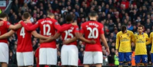 Van Persie misses out as Giroud takes his place