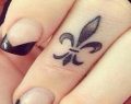 Tatuagem no dedo: escolha a sua.