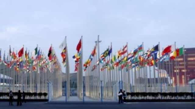 Bandiere degli stati partecipanti ad Expo2015