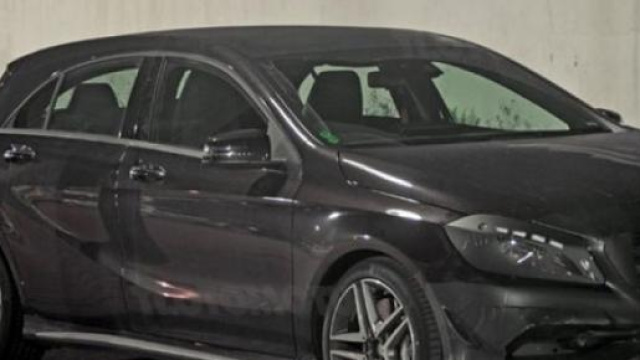 Mercedes Classe A 45 AMG restyling: foto spia