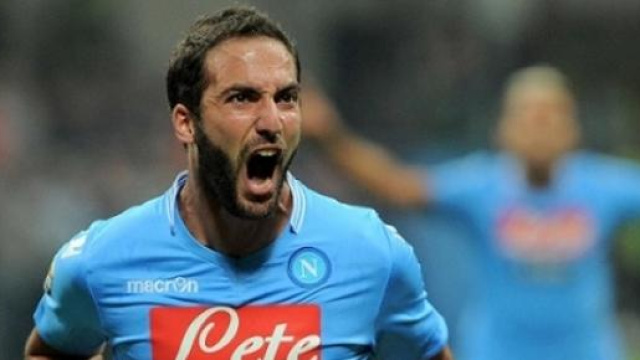 Higuain, autore del gol fantasma non convalidato.