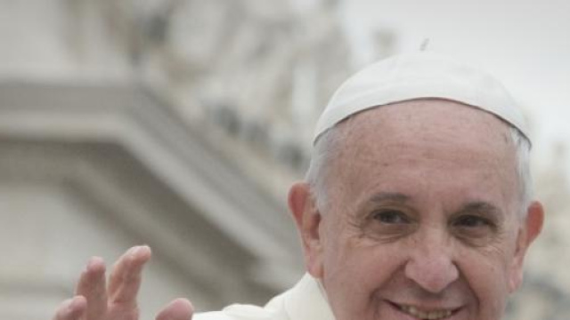 Papa Francesco celebra la messa.