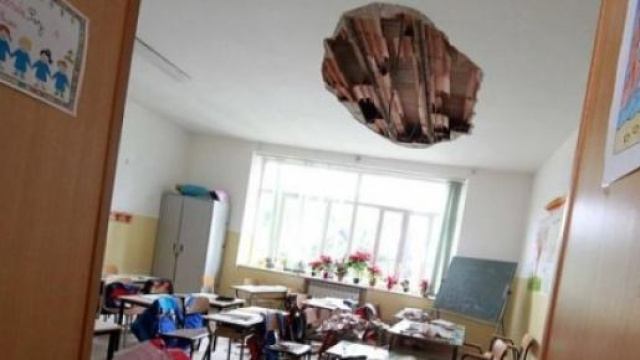 Continuano i crolli nelle scuole 