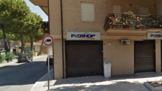 Il ProShop colpito dai malviventi.