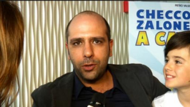 Checco e il piccolo protagonista del film 