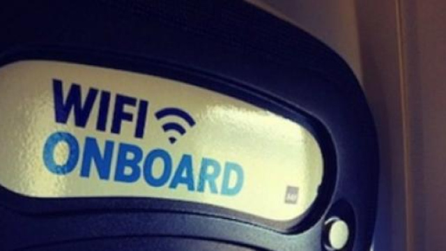 Un avviso di wi-fi a bordo