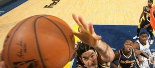 Luis Scola no pudo clasificar a los playoff 