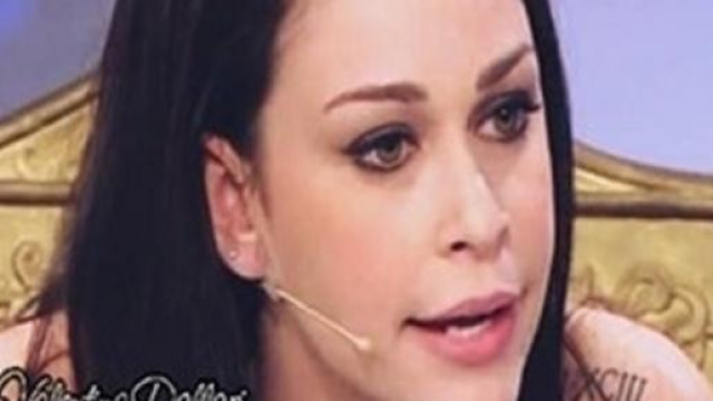 Valentina litiga con i suoi corteggiatori