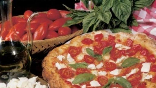 La pizza &egrave; un alimento salutare e squisito