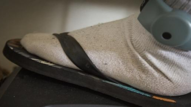 Le bracelet &eacute;lectronique &agrave; la sortie de prison.