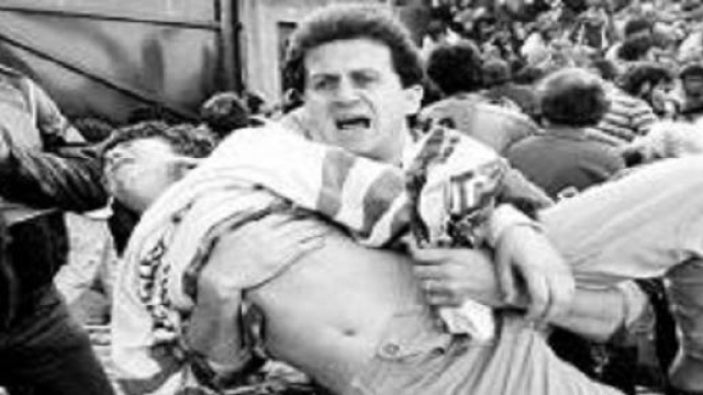 Una delle tante strazianti immagini della strage